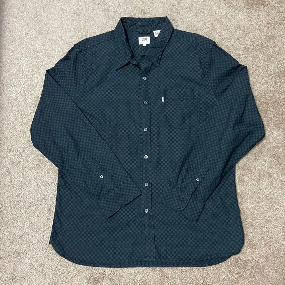 Levi’s Checkered Long Sleeve Button Up Top